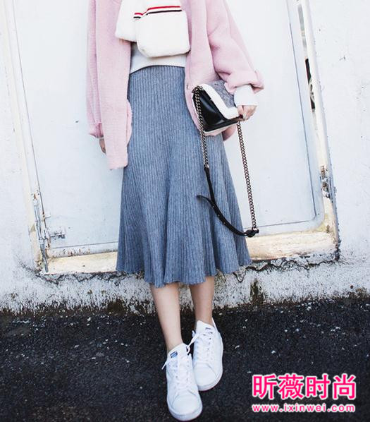 半身长裙配什么上衣？刷爆时尚圈的半身裙这么美