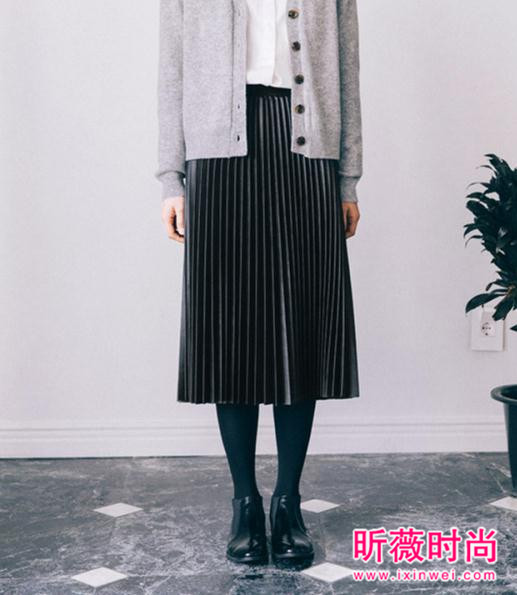 半身长裙配什么上衣？刷爆时尚圈的半身裙这么美