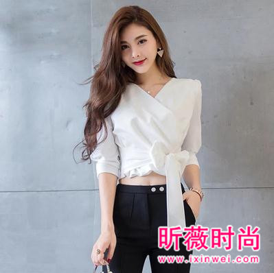 春季时尚流行的衬衫 经典百搭穿出品味