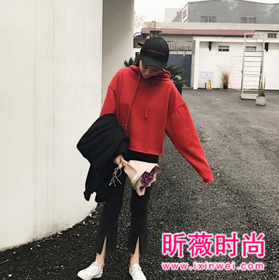 今年开始流行的运动风 时尚卫衣再次席卷街头