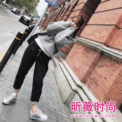 今年开始流行的运动风 时尚卫衣再次席卷街头