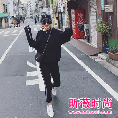 今年开始流行的运动风 时尚卫衣再次席卷街头 今年开始流行的运动风 时尚卫衣再次席卷街头