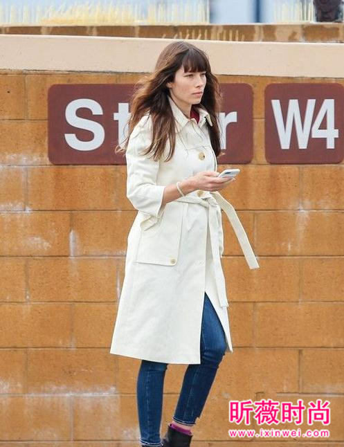 百搭时髦的风衣款式 换季时节风衣穿起来