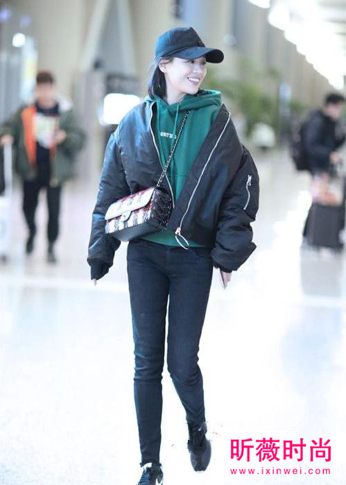 杨幂刘雯教你早春搭配 时尚卫衣配长裤正合适