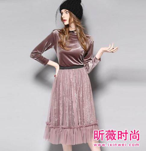 春季时尚连衣裙搭配 是盛开的桃花一朵朵 春季时尚连衣裙搭配 是盛开的桃花一朵朵