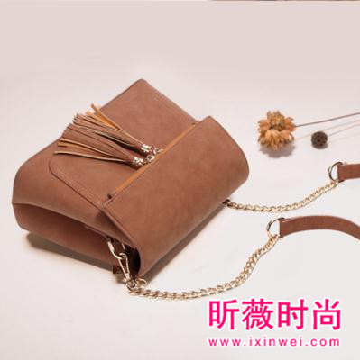 平价斜跨式小包包 轻松搞定冬季搭配