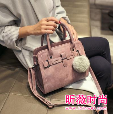 平价斜跨式小包包 轻松搞定冬季搭配