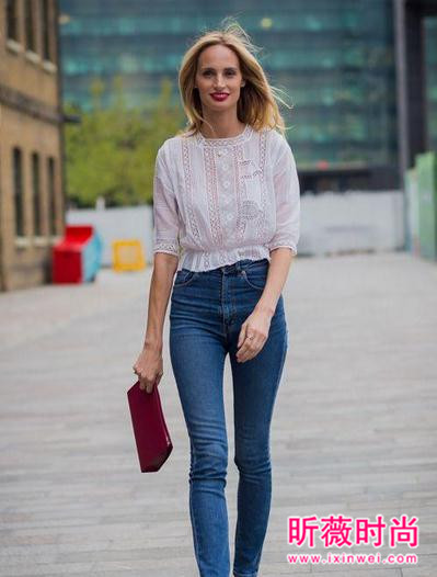 春装新款蕾丝打底衫 迷人蕾丝凸显好身材