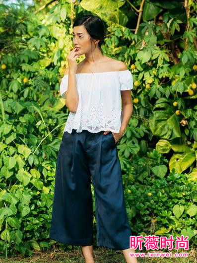 春装新款蕾丝打底衫 迷人蕾丝凸显好身材