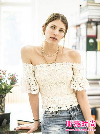 春装新款蕾丝打底衫 迷人蕾丝凸显好身材