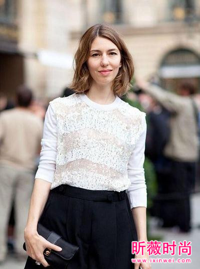 春装新款蕾丝打底衫 迷人蕾丝凸显好身材