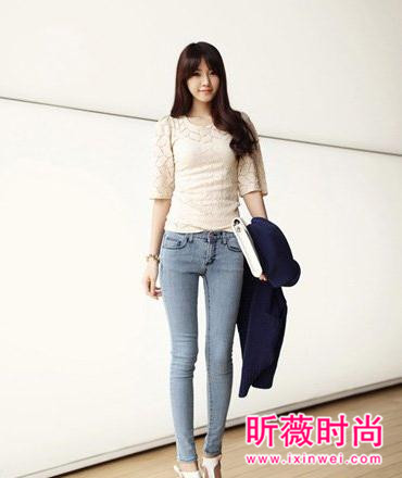 小脚高腰直筒牛仔裤搭配 休闲时尚穿起来又帅气