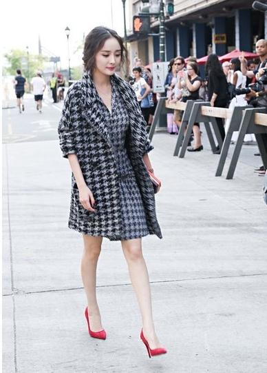 千鸟格时尚服装流行趋势 千鸟格搭配增添女人妩媚感