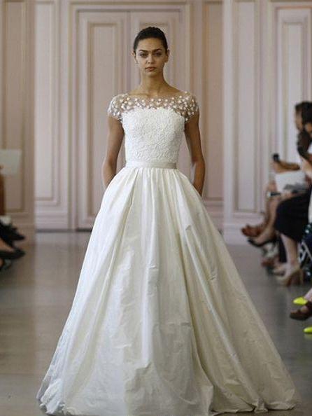 微胖女生穿什么婚纱显瘦？微胖新娘这样穿才性感