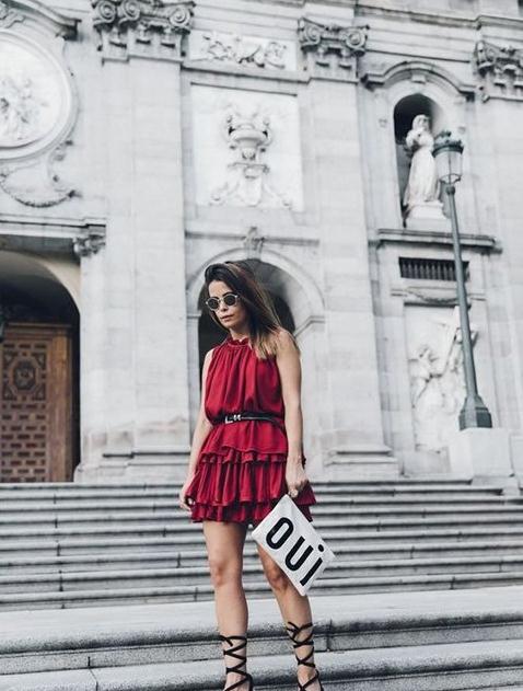 夏季褶饰边连衣裙穿搭 这些穿搭让你时尚一夏