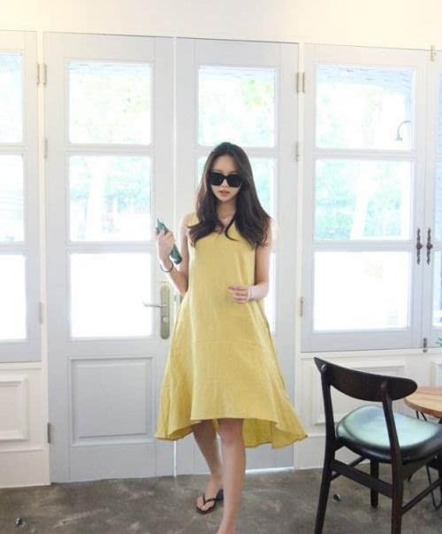 新款黄色连衣裙搭配 让你出街亮眼时髦还显白