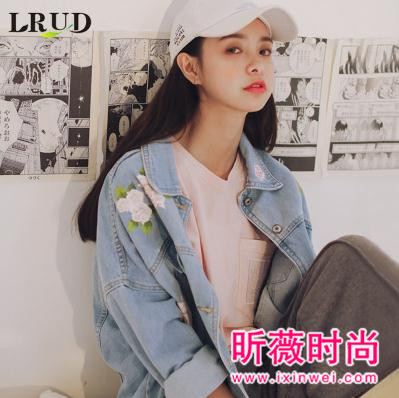 秋季外套拒绝臃肿 轻薄的外套更惹人爱