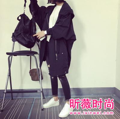 秋季外套拒绝臃肿 轻薄的外套更惹人爱