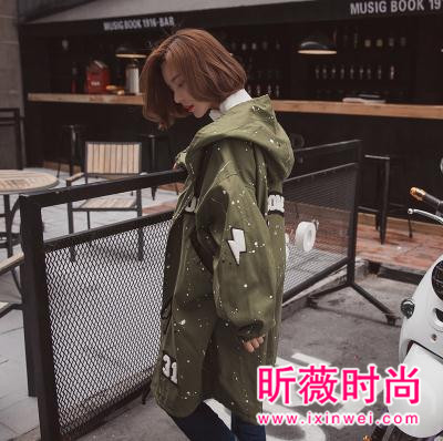 秋季外套拒绝臃肿 轻薄的外套更惹人爱