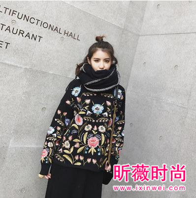 2017套上撞色毛衣 时尚舒适温暖韩范儿十足 2017套上撞色毛衣 时尚舒适温暖韩范儿十足