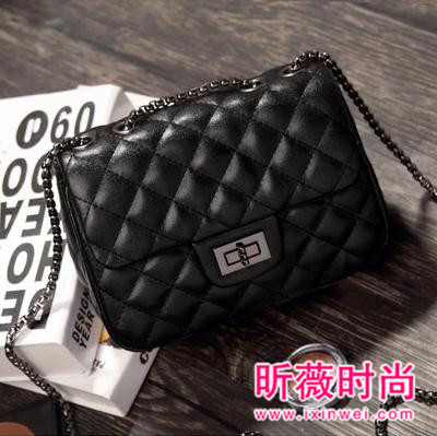 小包包也可以有大气场 优雅女人的时尚必备小包