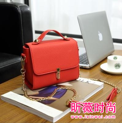 小包包也可以有大气场 优雅女人的时尚必备小包