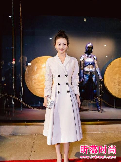 张艺谋《长城》全球首映 景甜镂空裙性感秀不停
