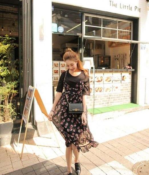 碎花吊带裙如何搭配？复古田园风打造文艺范