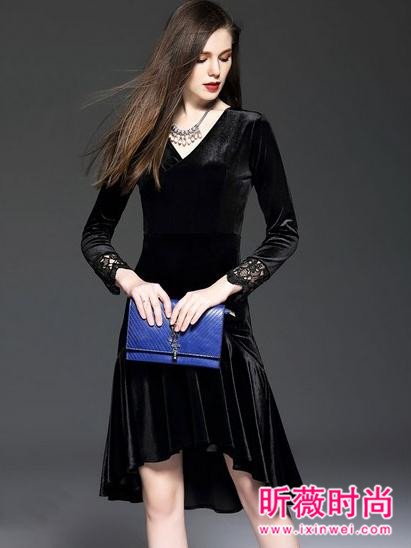 潮流时尚丝绒裙搭配 高端路线气质实力派