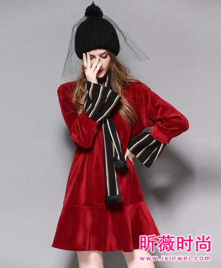 潮流时尚丝绒裙搭配 高端路线气质实力派