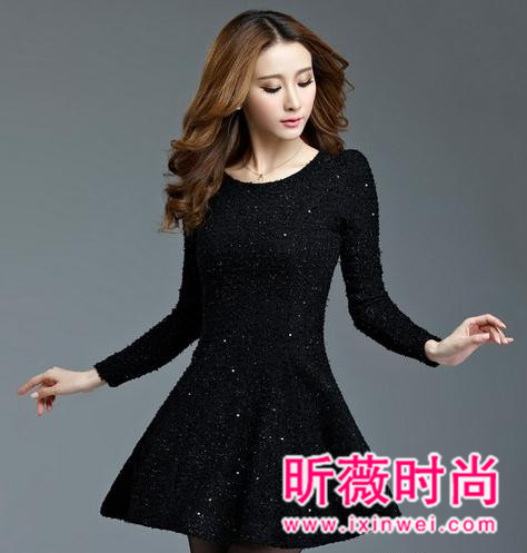 谁说暗色调不能有浪漫气质？时尚暗色系服装搭配