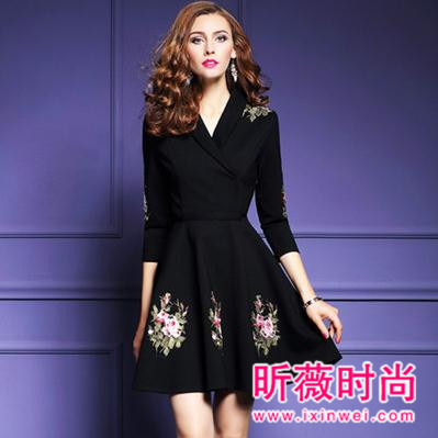 春季换上美美的连衣裙 让整个人看起来甜美十足 春季换上美美的连衣裙 让整个人看起来甜美十足