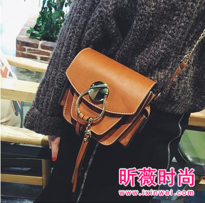 浪漫情人节时尚必备 单肩斜挎包绽放你的美