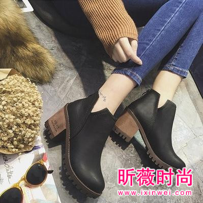 潮流时尚文艺短靴 让你变身校园小清新 潮流时尚文艺短靴 让你变身校园小清新