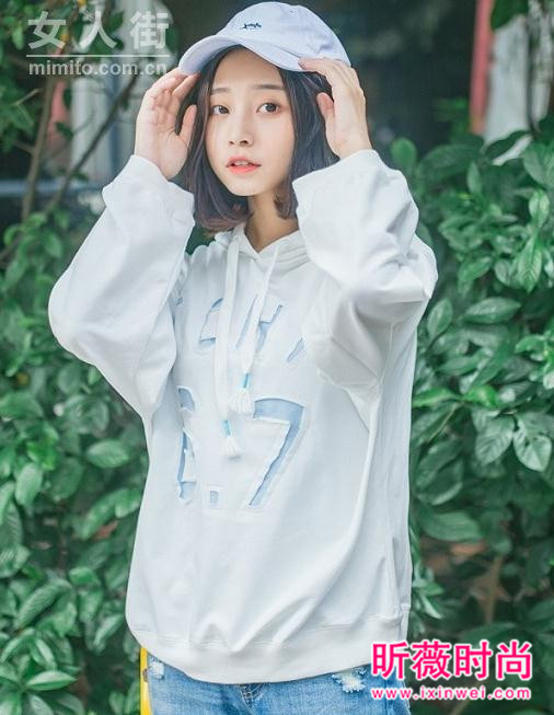 时尚经典卫衣巧搭配 尽显早春青春与活力 时尚经典卫衣巧搭配 尽显早春青春与活力