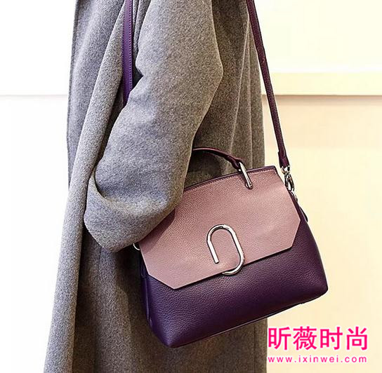 想要有街拍达人的时尚范儿 一款精致小包包不能少