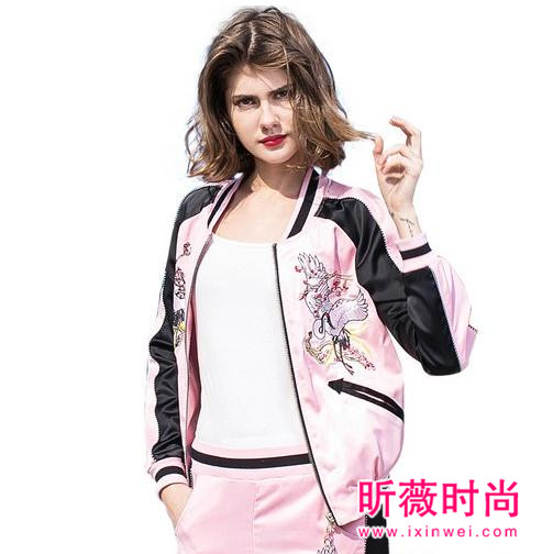 春季时尚短外套上线 轻松搞定换季穿搭尴尬