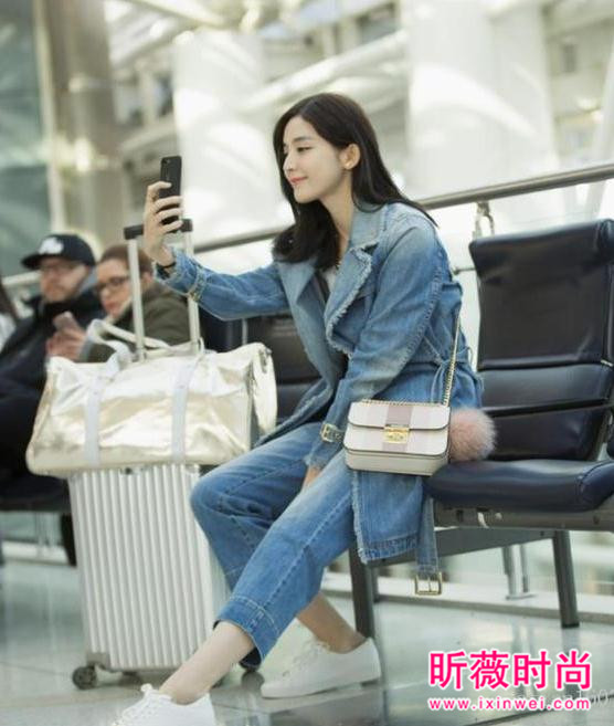 古力娜扎最新街拍牛仔服 被这样穿的娜扎美到了