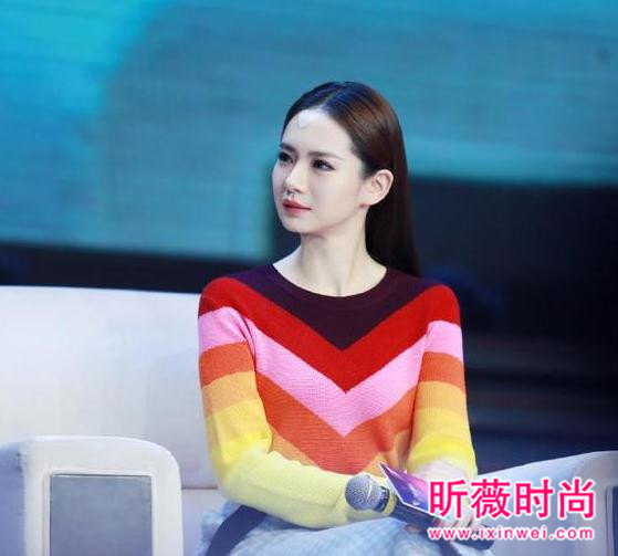 百变的女生很迷人 女星戚薇越活越减龄