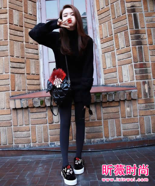 百变的女生很迷人 女星戚薇越活越减龄