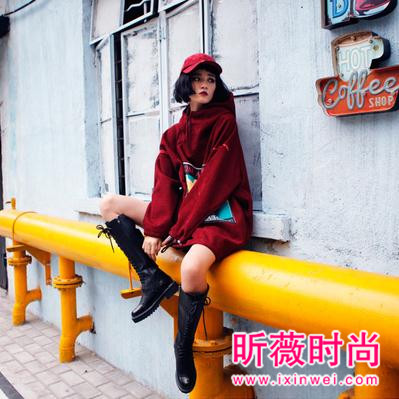 女生卫衣配什么裤子好看？这些搭配打造休闲时尚造型