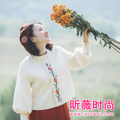 女生卫衣配什么裤子好看?这些搭配打造休闲时尚造型 女生卫衣配什么裤子好看?这些搭配打造休闲时尚造型