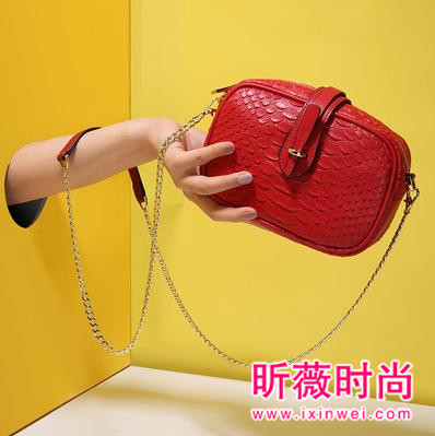 简约精致的包包搭配 给你最潮流的style
