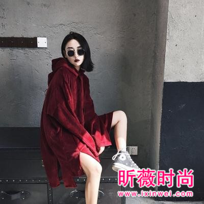 韩版新款连帽套头卫衣 让你轻松穿出时尚范儿