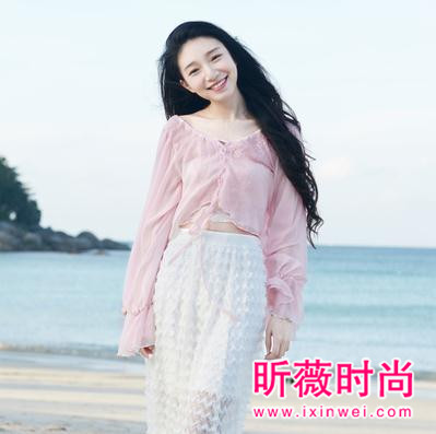 春季时尚性感斗艳 长袖雪纺穿出女人味 春季时尚性感斗艳 长袖雪纺穿出女人味