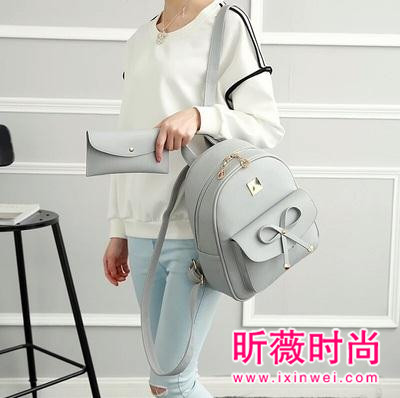 双肩包减龄又实用 休闲学院风时尚潮流 双肩包减龄又实用 休闲学院风时尚潮流