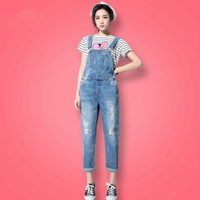 女孩背带裤:牛仔复古穿搭 女孩背带裤:牛仔复古穿搭