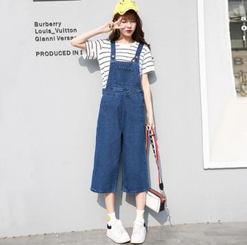 女孩背带裤:牛仔复古穿搭 女孩背带裤:牛仔复古穿搭