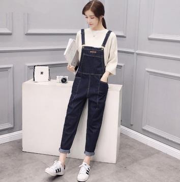 女孩背带裤：牛仔复古穿搭