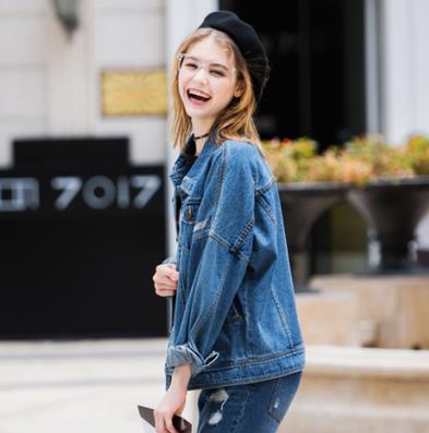 百搭牛仔外套:春季最佳着装 百搭牛仔外套:春季最佳着装